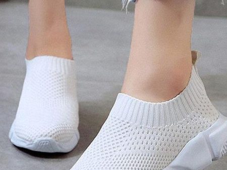 Women Shoes 2019 New Flyknit Sneakers Women Breathable Slip On Flat Shoes Soft Bottom White Sneakers Casual Women Flats Krasovki For Cheap